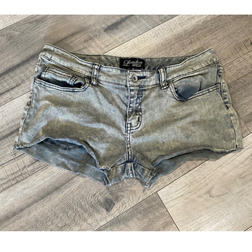 London Bridge Light Wash Acid Wash Cut Off Denim Shorts Size 28 Style 8215‎
